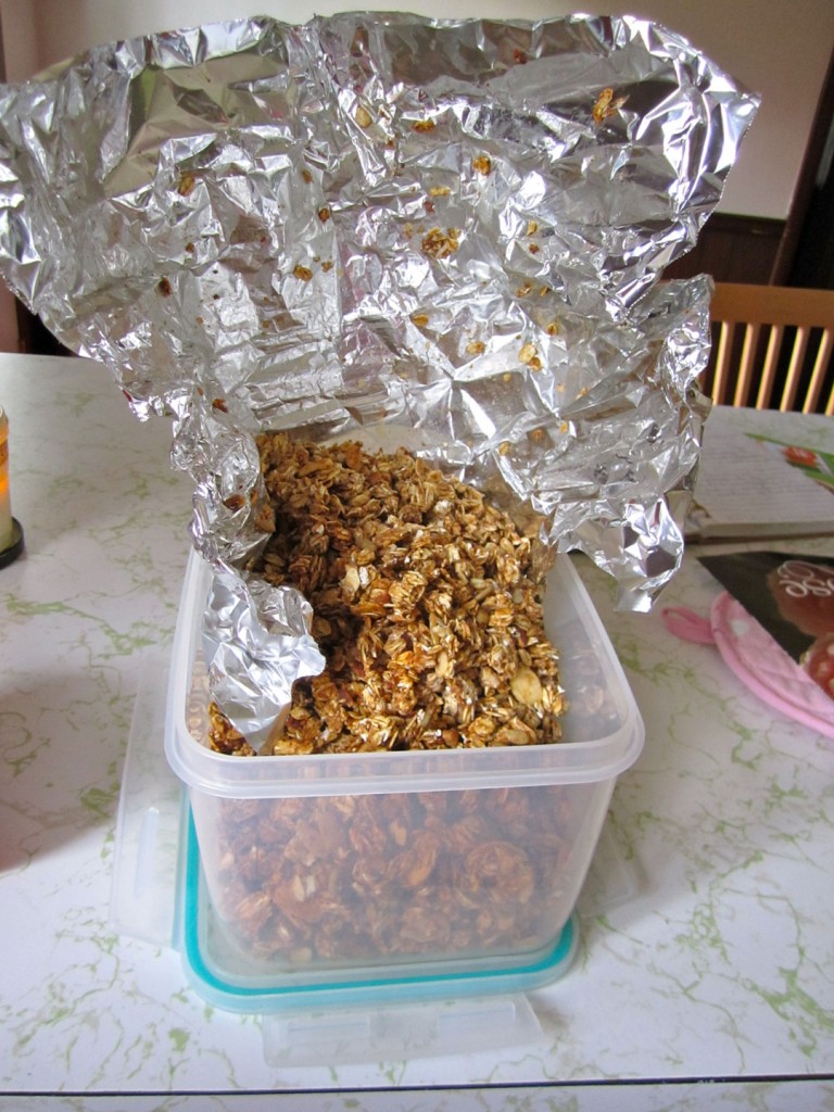 Tinfoil also lets you slide granola right into tupperware!